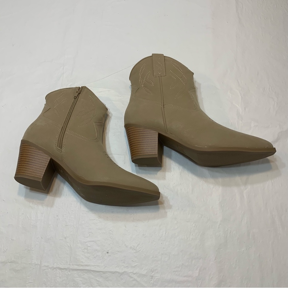 MIA Deeann Western Boot Tan Heeled Ankle Bootie New Womens 7.5